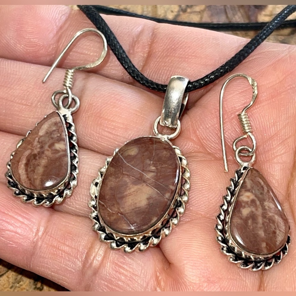 Reddish Brown Dendritic Jasper Pendant & Earrings Set